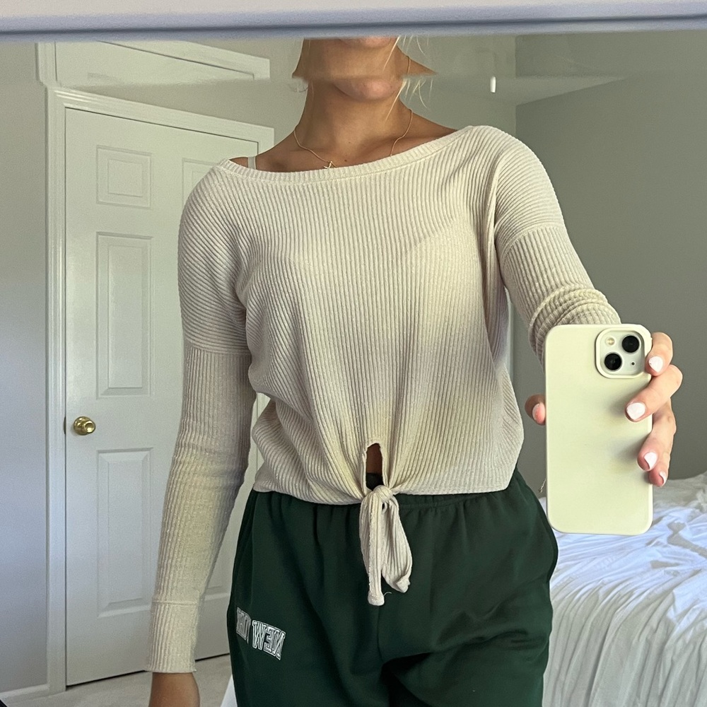 Abercrombie Women’s Tan Long Sleeve Sweater Swoop Neck Size Small & Tie in Front